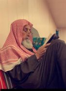 وزير الشؤون الإسلامية يعزّي أسرة المؤذن المتوفى بـ”كورونا” في الرياض