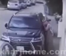 بالفيديو.. لص يكسر زجاج سيارة “لكزس” ويستولي على ما بها ويهرب