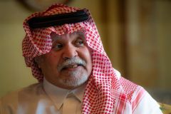 بندر بن سلطان يتحدث عن لقائه بالقذافي: عرض علي تجنيد أشخاص للانقلاب على أنظمة الحكم في الخليج