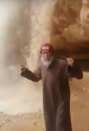 بالفيديو.. فرحة مسن بالأمطار التي هطلت على محافظة حريملاء بمنطقة الرياض