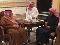 بالصور.. أمير الرياض يزور الشيخ الشثري في منزله لتقديم العزاء في وفاة شقيقته