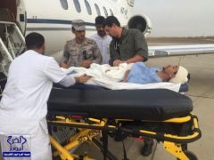 بالصور.. طائرة الإخلاء الطبي تنقل جندي بعد تعرُّضه لقذيفة حوثي