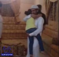 فيديو مؤثر يرصد ردة فعل طفلة سعودية تلتقي والدها لأول مرة عقب نجاته من القصاص