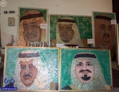 بالصور..سعودي يستعد لدخول “جينيس” عبر رسم أكبر لوحة باستخدام العملات المعدنية
