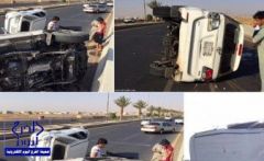 مواطن يقلب سيارة ساهر ويعتدي على سائقها