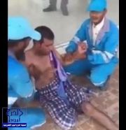 “أمين جدة” يوجه بالتحقيق في فيديو إصابة عامل نظافة بضربة شمس