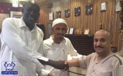 أمانة سائق حافلة سوداني تعيد 13500 ألف ريال لحاج يمني