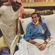 صورة لفايز المالكي على السرير الأبيض تجتذب دعوات المغردين.. وهو يرد: “أيام وأطلع من المستشفى”