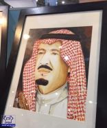 بالصور.. فنانة سعودية تبدع في رسم صور لملوك وأمراء المملكة بـ”الزعفران”