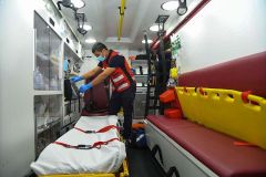“الهلال الأحمر” يوضح طريقة إنقاذ مصاب ينزف بسبب جرح كبير ومفتوح