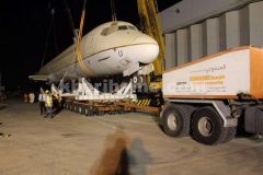 بالصور.. نقل طائرة تابعة للخطوط السعودية من جدة إلى الرياض على ظهر شاحنة