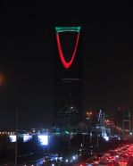 بالصور.. “الإعلام” تحتفل باليوم الوطني للكويت.. وأبراج العاصمة تتلون بلون علمها