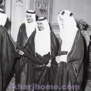 صورة نادرة تجمع الملك سلمان والملك فيصل مع أمير قطر الراحل الشيخ خليفة بن حمد