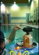 فيديو طريف لمواطن يُعد الشاي داخل حمام سباحة بالدمام