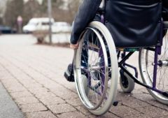 مستشفى يعطي مواطناً من ذوي الإعاقة موعداً بعد 5 أعوام لإجراء عملية.. و”الصحة” تتفاعل