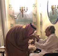 شاهد .. الملك سلمان يعزي الأمير طلال في وفاة الأميرة مضاوي
