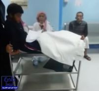 “صحة المدينة” تحقق في فيديو نقل طفل مريض على طاولة معدنية