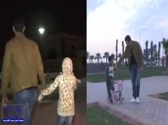 بالفيديو.. إعلامي يتصنّع اختطاف الأطفال من الحدائق العامة لاختبار وعيهم.. والنتيجة مخيبة