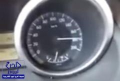 إيقاف سائق نقل معلمات ظهر في مقطع فيديو يقود بسرعة جنونية 20 يوماً