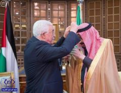 بالصور.. خادم الحرمين الشريفين يتسلم وسام القلادة الكبرى من الرئيس الفلسطيني