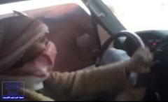 فيديو يوثّق إقدام “فتاة ملثّمة” على قيادة سيارة في شوارع تبوك