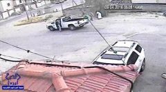بالفيديو.. لحظة تعرض مواطن للضرب والسلب تحت تهديد السلاح في سيهات
