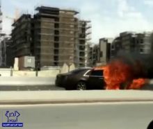 بالفيديو.. النيران تلتهم “رولز رويس” في أحد شوارع الرياض