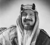 ماذا قال الملك عبدالعزيز عندما أشار بيده لحفيد السلطان العثماني؟