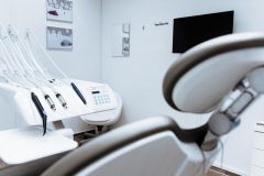 أكثرها في مكافحة العدوى.. “الصحة” تكشف عن أبرز مخالفات جولاتها الرقابية على عيادات الأسنان