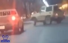 بالفيديو.. انقلاب “جيب ربع” بعد فقدان سائقها السيطرة أثناء استعراضه في شارع بتبوك