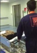 بالفيديو.. عامل نظافة يدفع سرير مريضة بمستشفى بالباحة.. و”الصحة” توضح