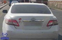 بالصورة.. القبض على سعودي في الكويت ألصق صورة صدام حسين على سيارته