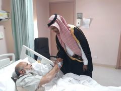 محافظ #الخرج المكلف يزور مصابي #عمان بمستشفى الملك خالد