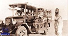 صورة تاريخية لحافلة نقل حجاج التُقطت قبل 86 عاماً