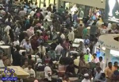 “الخطوط السعودية” توضح سبب الزحام الذي شهده مطار الملك خالد