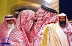 بالصور.. أمير القصيم يزور الشيخ الفوزان في منزله بمحافظة الشماسية لتهنئته بالعيد