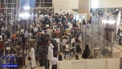 أمير الرياض ينتقد خدمات مطار الملك خالد.. ويطالب بمعالجتها فورا