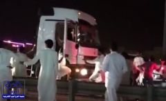 بالفيديو.. “شرطة الرياض” توضح حقيقة مقطع “سائق الشاحنة المتهور”.. وتكشف تفاصيل جديدة
