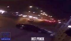 بالفيديو.. مفحط يفقد السيطرة على سيارته ويسحق شخصًا شرق الرياض