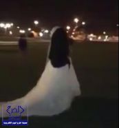 بالفيديو.. عريس بالبشت وزوجته بفستان الزفاف يتجولان في حديقة بالقصيم.. ومواقع التواصل تتفاعل