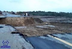 ​بالصورة.. ​انهيار طريق رئيس في ​جازان للمرة الثالثة جراء السيول يتسبب في عزل قرية