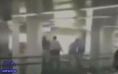 أول فيديو للعراك بين السائحين السعوديين وموظفي أمن المطار في إندونيسيا