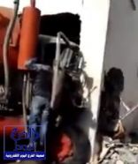 بالفيديو.. صهريج يقتحم محل تموينات داخل محطة وقود بعد اصطدامه بسيارة