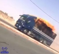 بالفيديو والصور.. رجل أمن يقود شاحنة محترقة وينقذ محطة وقود بحائل من كارثة محققة
