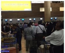 بالصور.. تكدس مطار الملك خالد يعود من جديد مع إجازة العيد