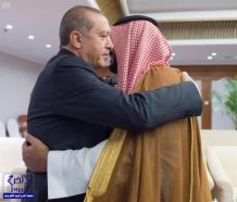 بالصور.. عناق حار بين الأمير محمد بن سلمان والرئيس التركي