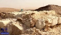 بالفيديو: تفاصيل العثور على 17 كيلو ذهب داخل قبر طفلة في منطقة ثاج الأثرية