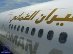 “طيران عمان” توضح حقيقة ذكر مسمى “الخليج الفارسي” بدلاً من “العربي” على شاشة إحدى طائراتها