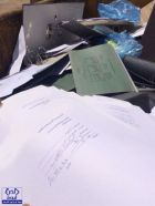 بالصور.. مواطن يعثر على أوراق ومستندات رسمية ملقاة داخل حاوية نفايات