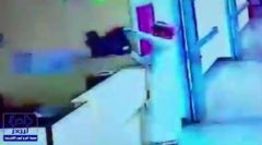 شاهد.. كاميرات مراقبة توثق سرقة شاب “طابعة” من مستشفى وادي الدواسر